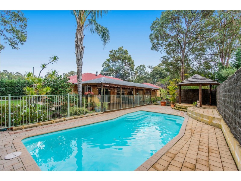 18 Massey Turn, Mundaring WA 6073