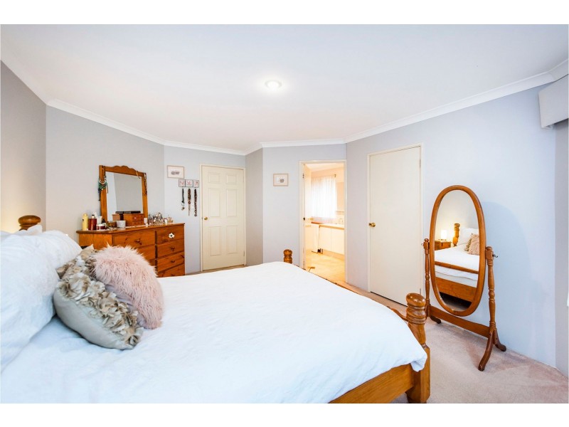 18 Massey Turn, Mundaring WA 6073