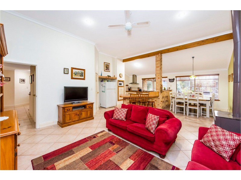 18 Massey Turn, Mundaring WA 6073