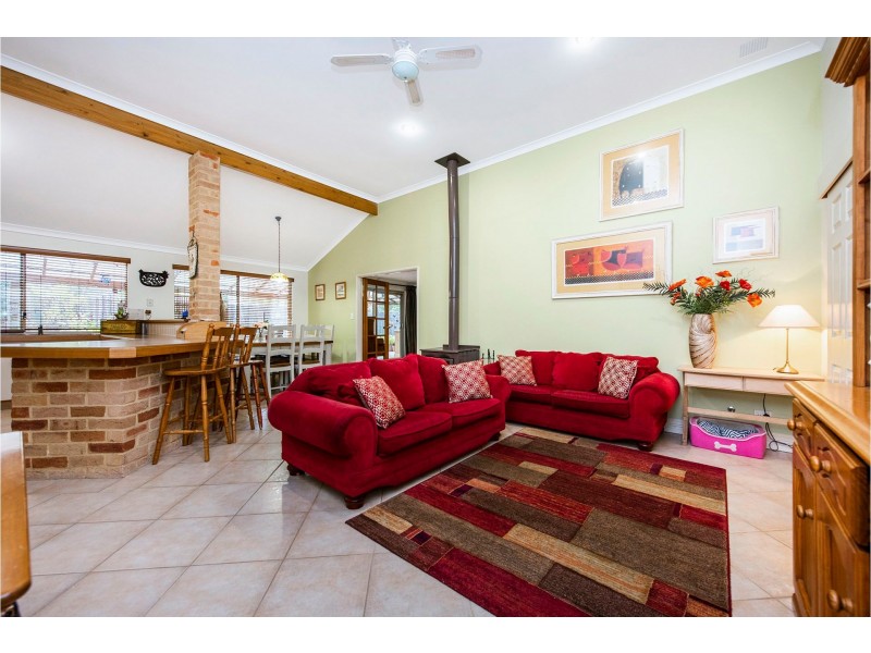 18 Massey Turn, Mundaring WA 6073