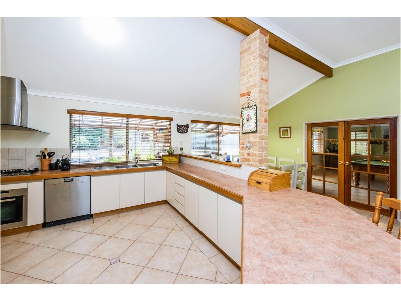 18 Massey Turn, Mundaring WA 6073