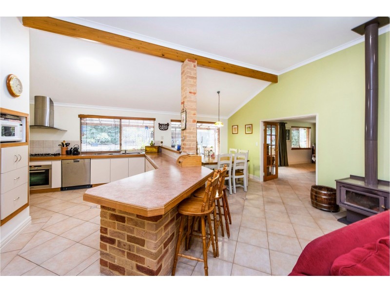 18 Massey Turn, Mundaring WA 6073