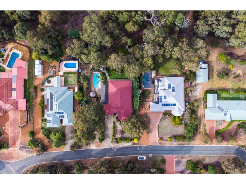 18 Massey Turn, Mundaring WA 6073
