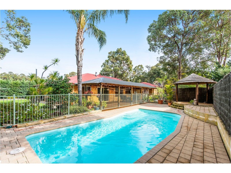18 Massey Turn, Mundaring WA 6073