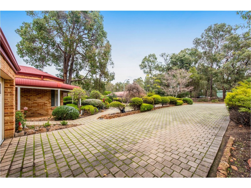 18 Massey Turn, Mundaring WA 6073