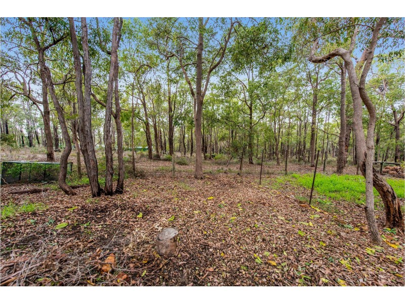 18 Massey Turn, Mundaring WA 6073