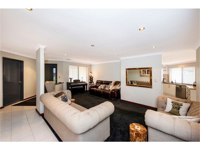 4 Fleet Circle, High Wycombe WA 6057