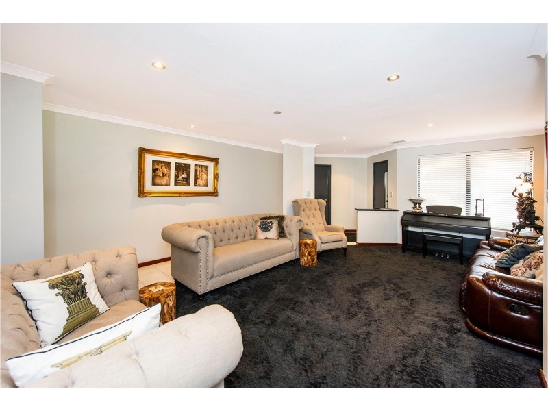 4 Fleet Circle, High Wycombe WA 6057