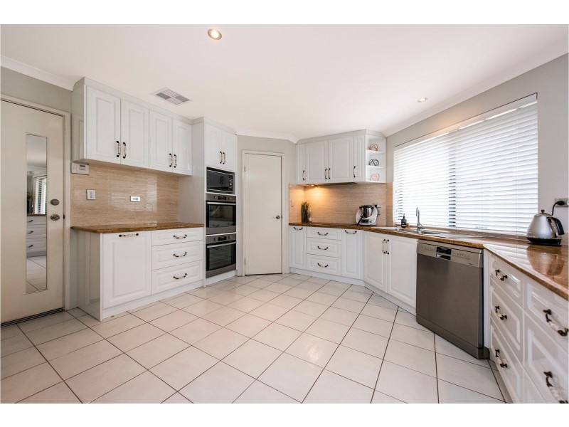 4 Fleet Circle, High Wycombe WA 6057