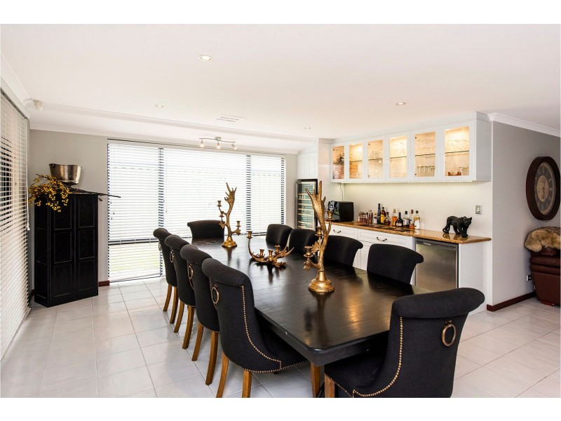 4 Fleet Circle, High Wycombe WA 6057