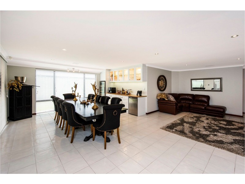 4 Fleet Circle, High Wycombe WA 6057