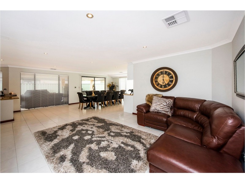 4 Fleet Circle, High Wycombe WA 6057