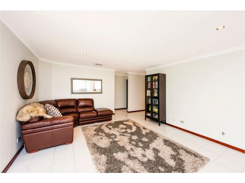 4 Fleet Circle, High Wycombe WA 6057