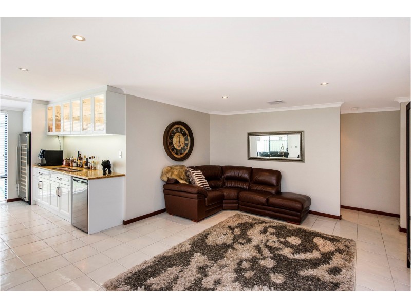 4 Fleet Circle, High Wycombe WA 6057