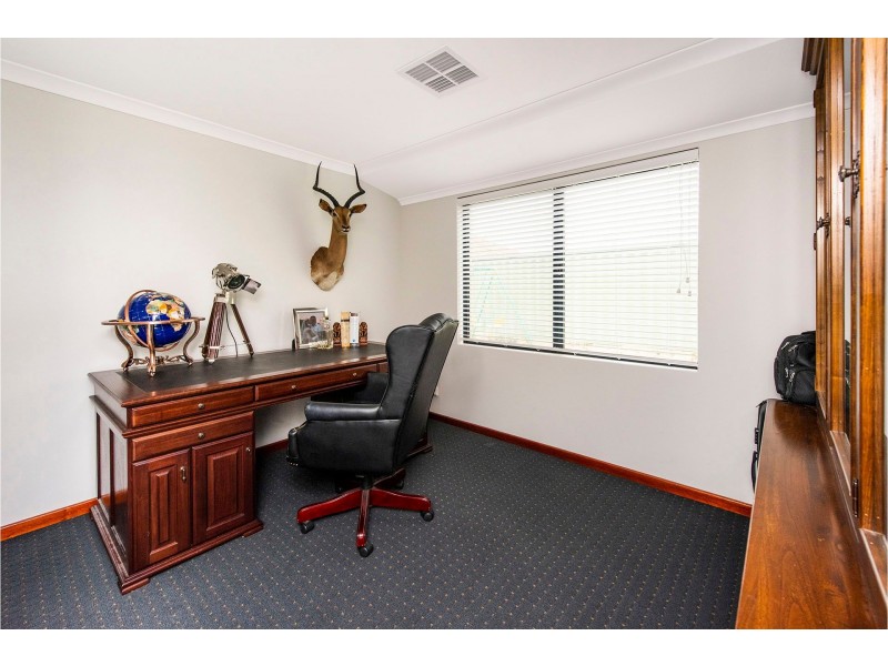 4 Fleet Circle, High Wycombe WA 6057