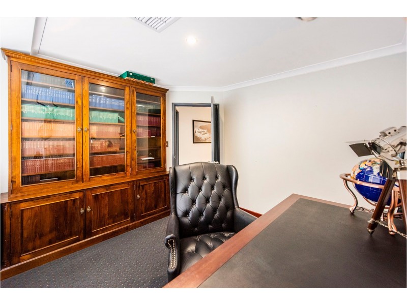 4 Fleet Circle, High Wycombe WA 6057