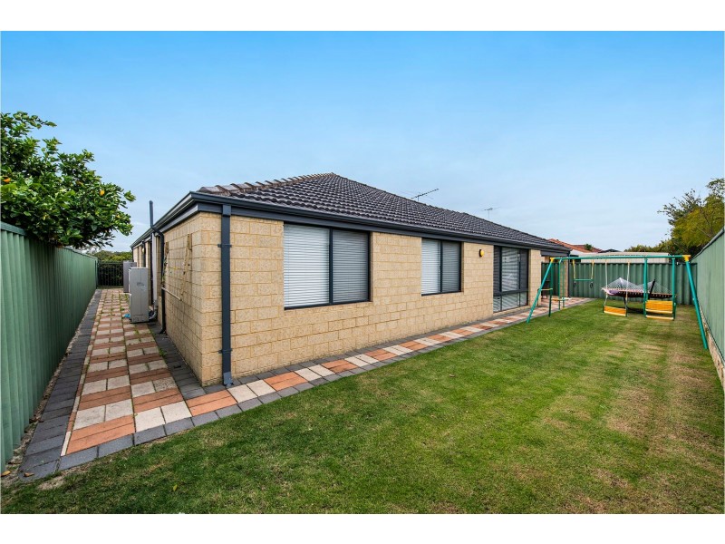 4 Fleet Circle, High Wycombe WA 6057