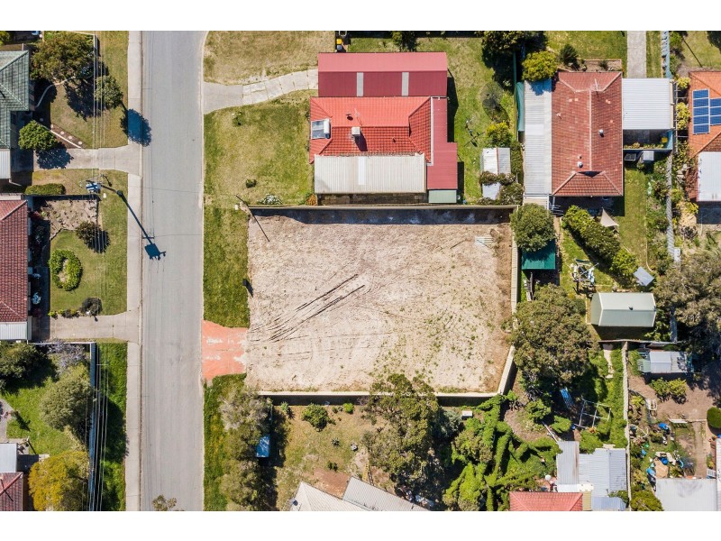 5 Marden Rd, Thornlie WA 6108