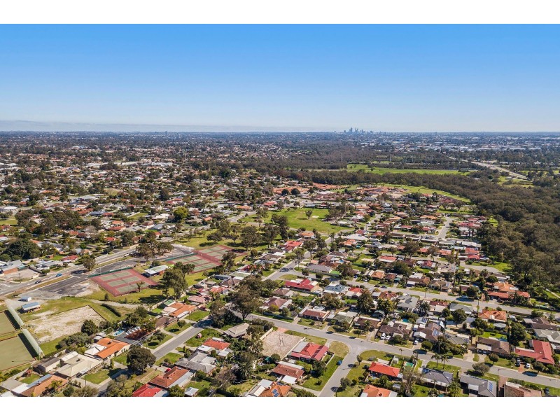 5 Marden Rd, Thornlie WA 6108