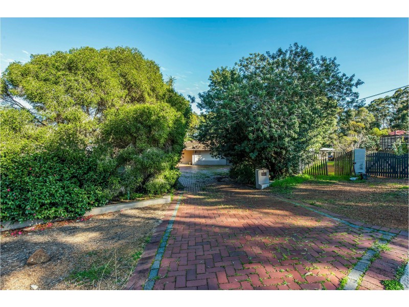 4 Bridgwood Road, Lesmurdie WA 6076