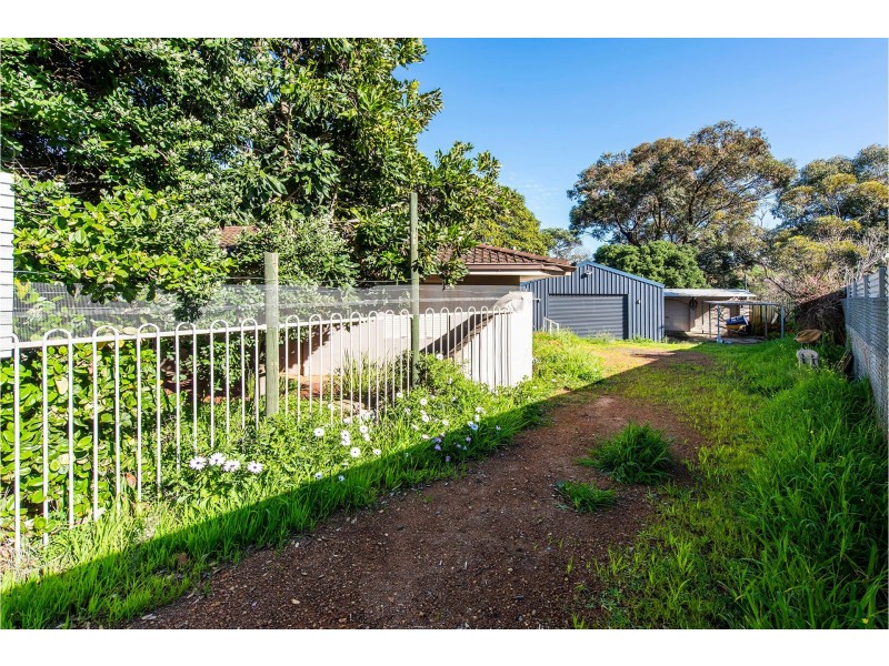 4 Bridgwood Road, Lesmurdie WA 6076