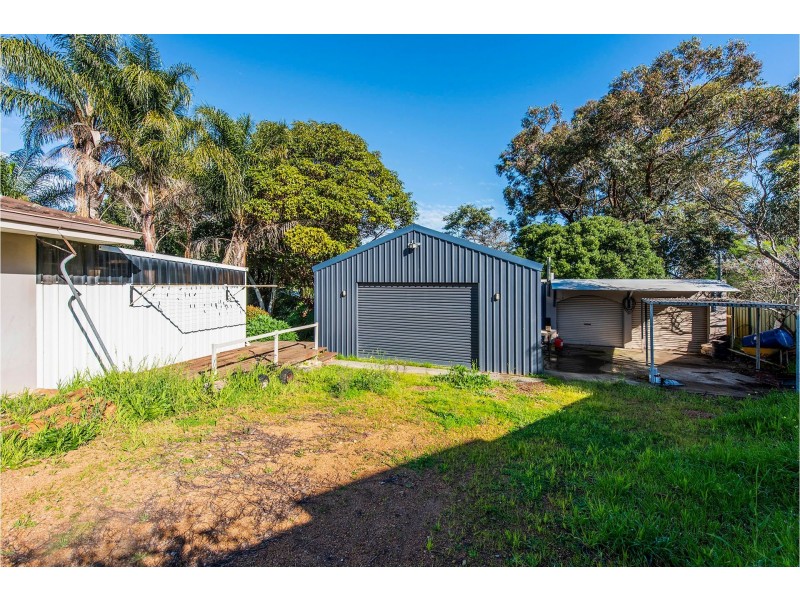 4 Bridgwood Road, Lesmurdie WA 6076