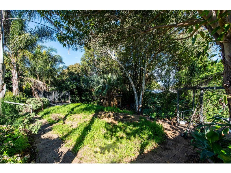 4 Bridgwood Road, Lesmurdie WA 6076