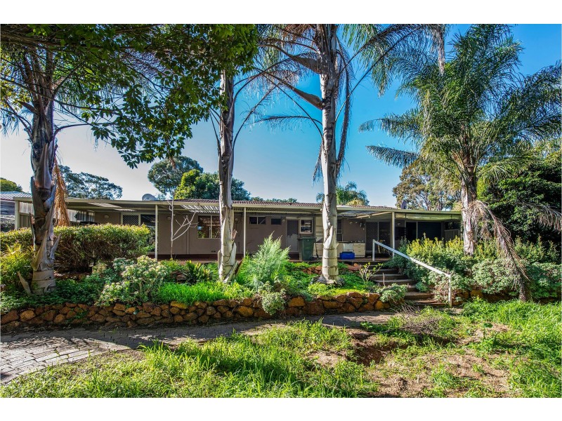 4 Bridgwood Road, Lesmurdie WA 6076