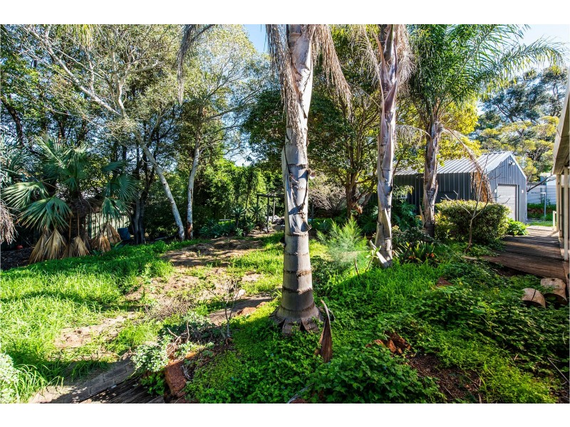 4 Bridgwood Road, Lesmurdie WA 6076