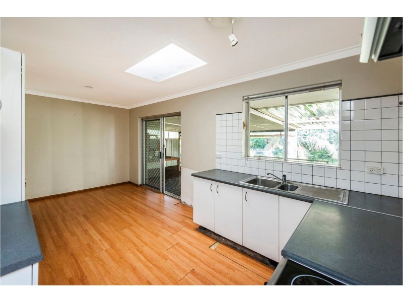 4 Bridgwood Road, Lesmurdie WA 6076