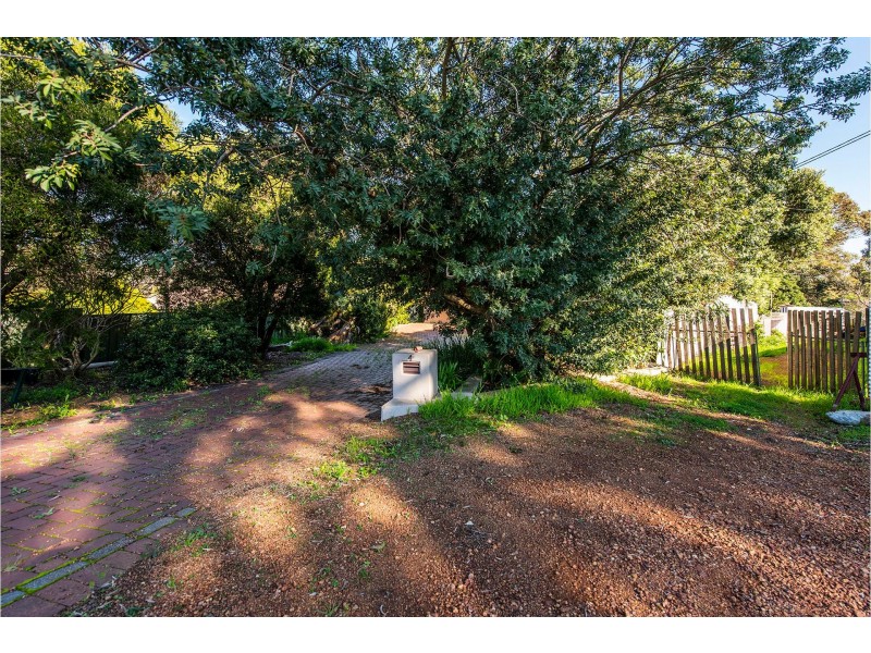 4 Bridgwood Road, Lesmurdie WA 6076