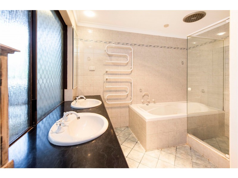 113 Lesmurdie Road, Lesmurdie WA 6076