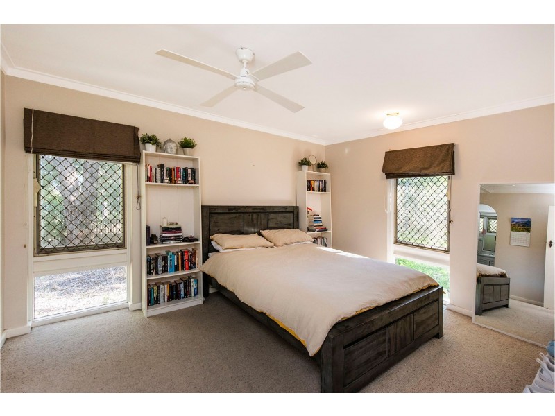 113 Lesmurdie Road, Lesmurdie WA 6076