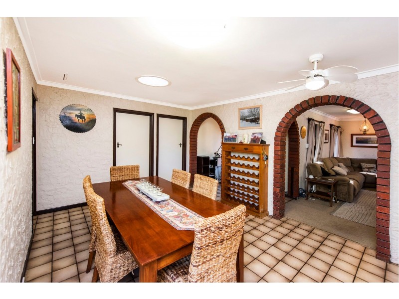 113 Lesmurdie Road, Lesmurdie WA 6076