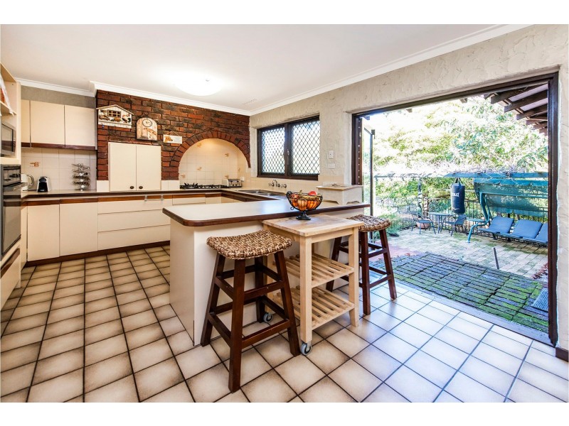 113 Lesmurdie Road, Lesmurdie WA 6076