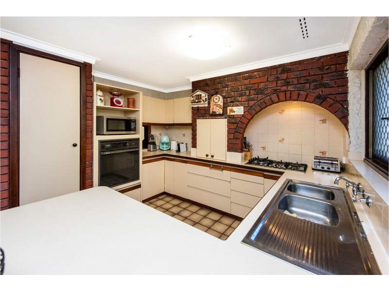 113 Lesmurdie Road, Lesmurdie WA 6076