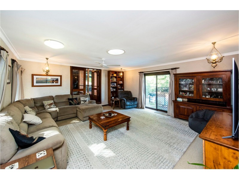 113 Lesmurdie Road, Lesmurdie WA 6076