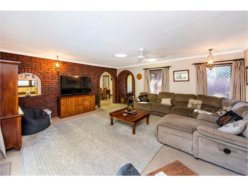 113 Lesmurdie Road, Lesmurdie WA 6076