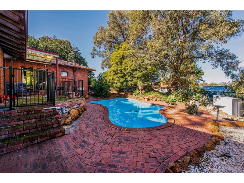 113 Lesmurdie Road, Lesmurdie WA 6076