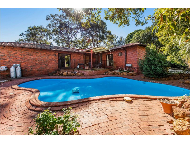 113 Lesmurdie Road, Lesmurdie WA 6076