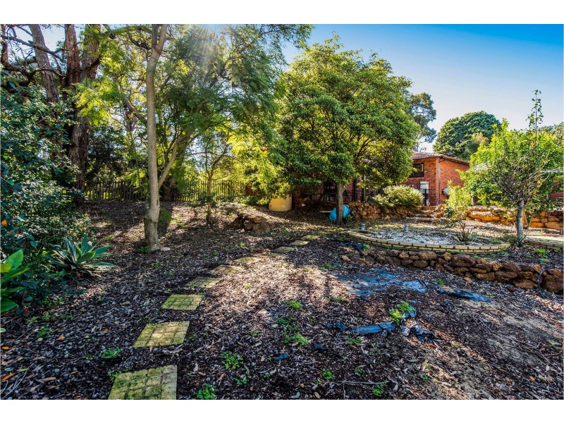 113 Lesmurdie Road, Lesmurdie WA 6076