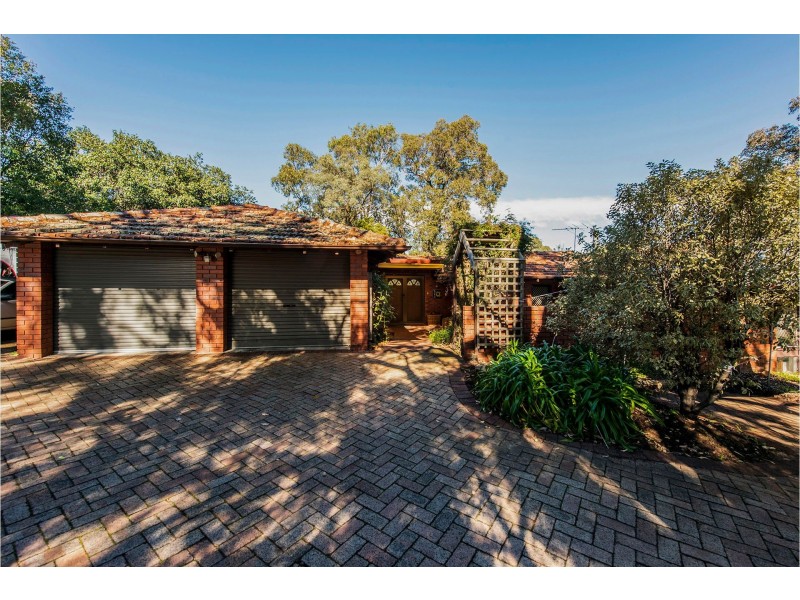 113 Lesmurdie Road, Lesmurdie WA 6076