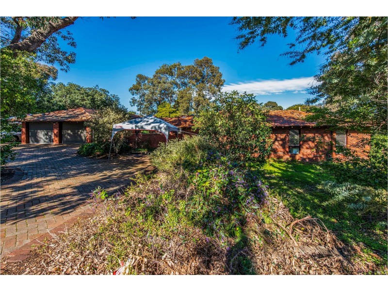 113 Lesmurdie Road, Lesmurdie WA 6076
