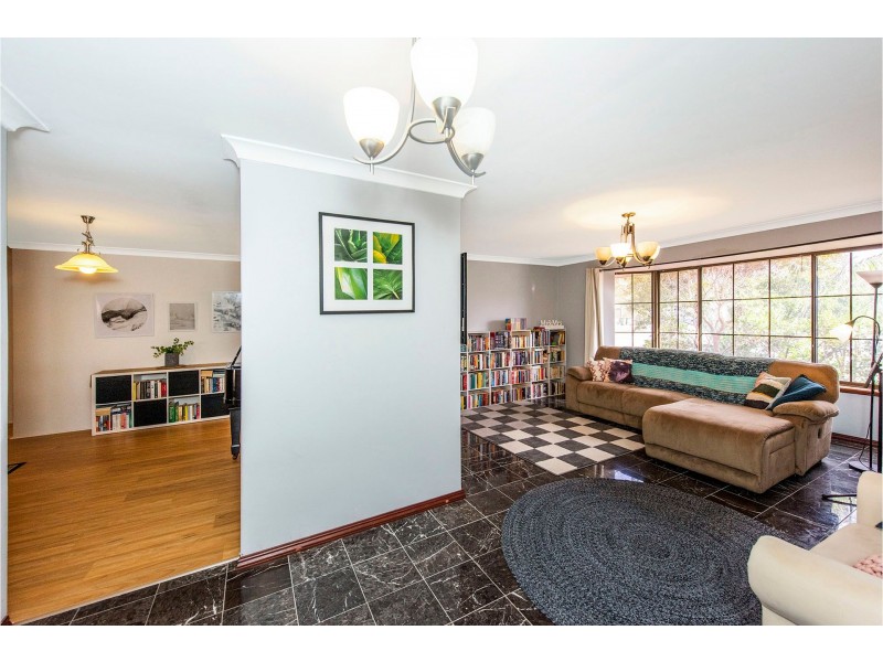 6 Heron Court, High Wycombe WA 6057