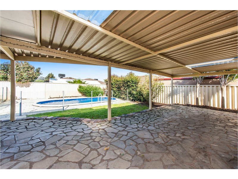 29 Walker Crescent, High Wycombe WA 6057