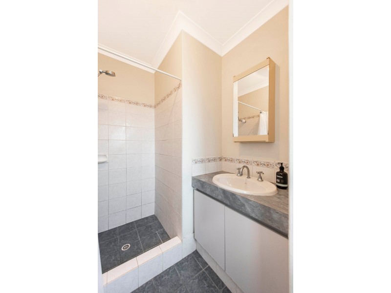 2 Beryl Close, Maida Vale WA 6057