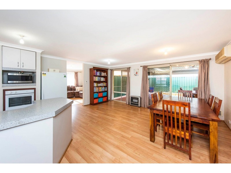 2 Beryl Close, Maida Vale WA 6057