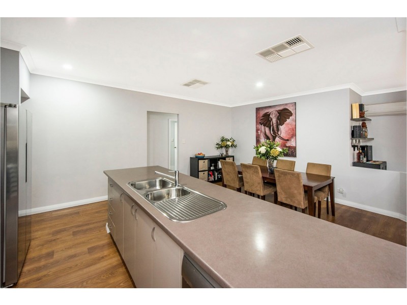 17 Gully Close, High Wycombe WA 6057