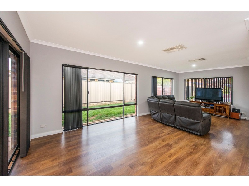 17 Gully Close, High Wycombe WA 6057