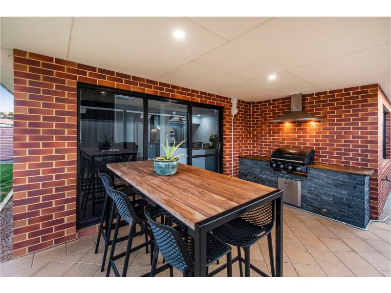 17 Gully Close, High Wycombe WA 6057